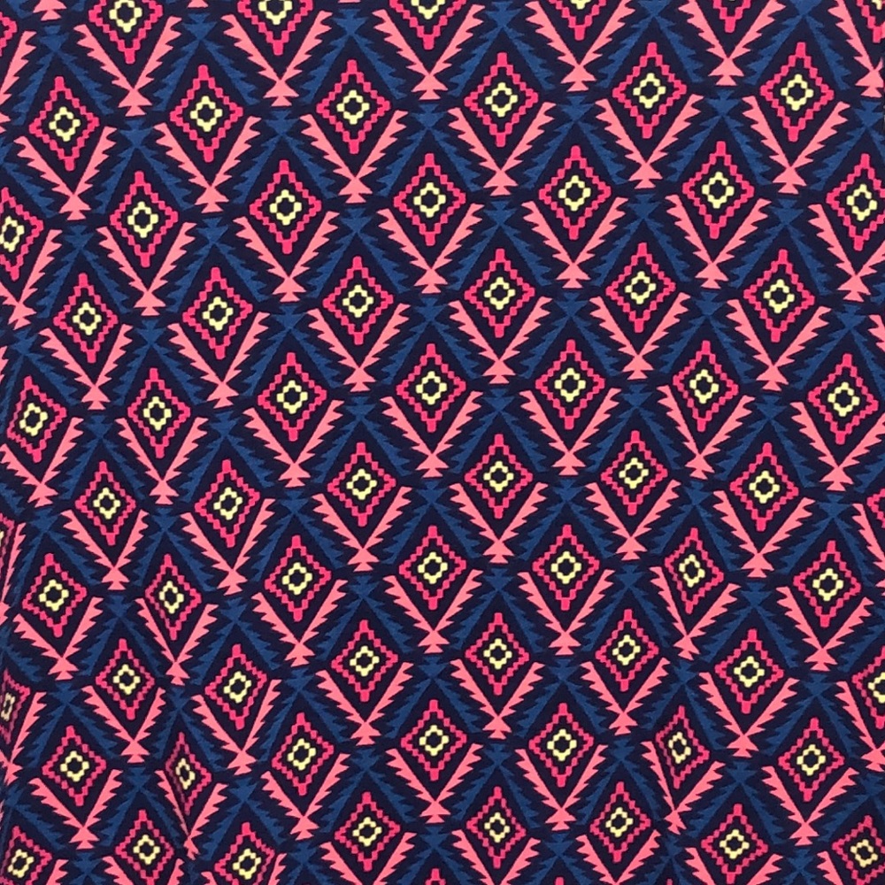 LuLaRoe Gigi top - Picture 3 of 6